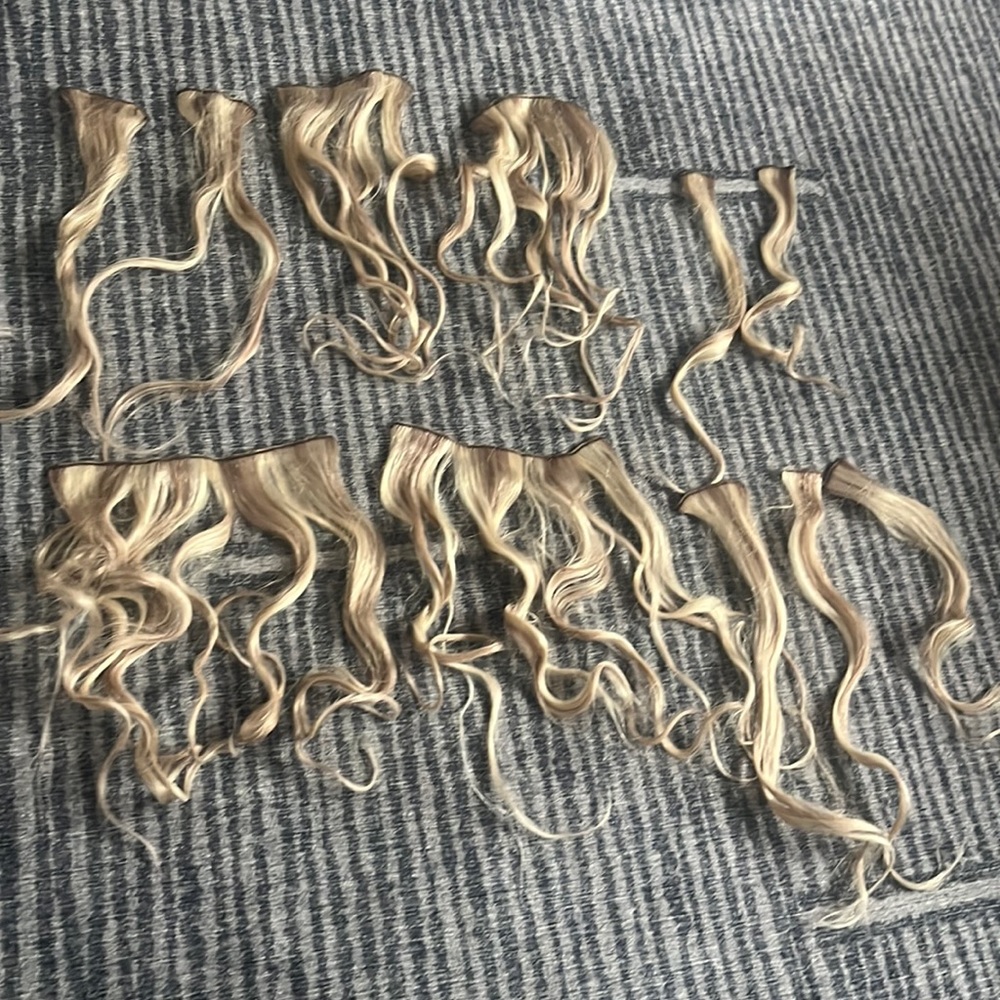 11 piece clip I’m hair extensions - blonde